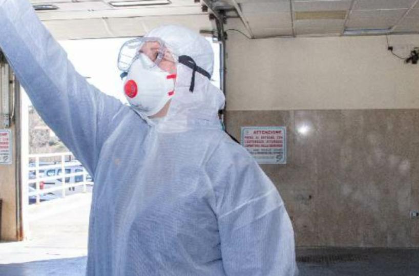 Bari, mascherine comprate a 36 centesimi e rivendute alle Asl per 20 euro l'una: sequestri in 3 società