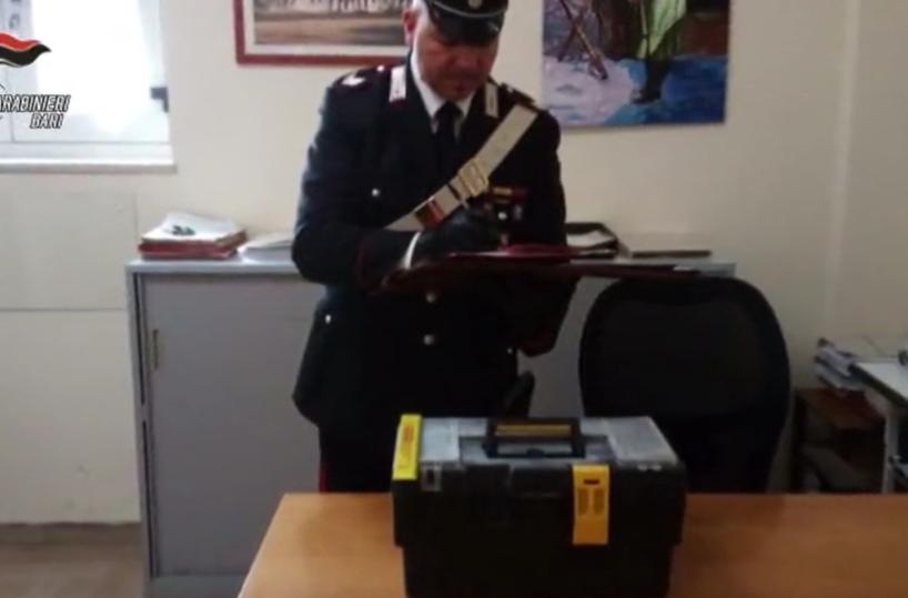 Bitetto, rubarono in casa di un anziano malato: arrestato 30enne, si cercano i complici
