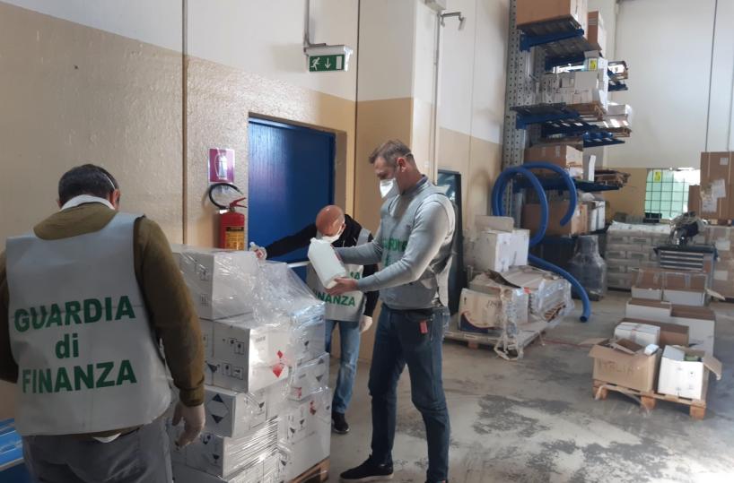Frode a Cerignola, GdF sequestra 4mila confezioni di gel igienizzante mani 