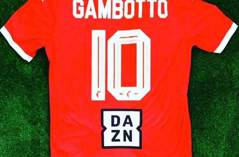 Coronavirus, Bari calcio invia la maglia numero 10 al ricercatore Gambotto 