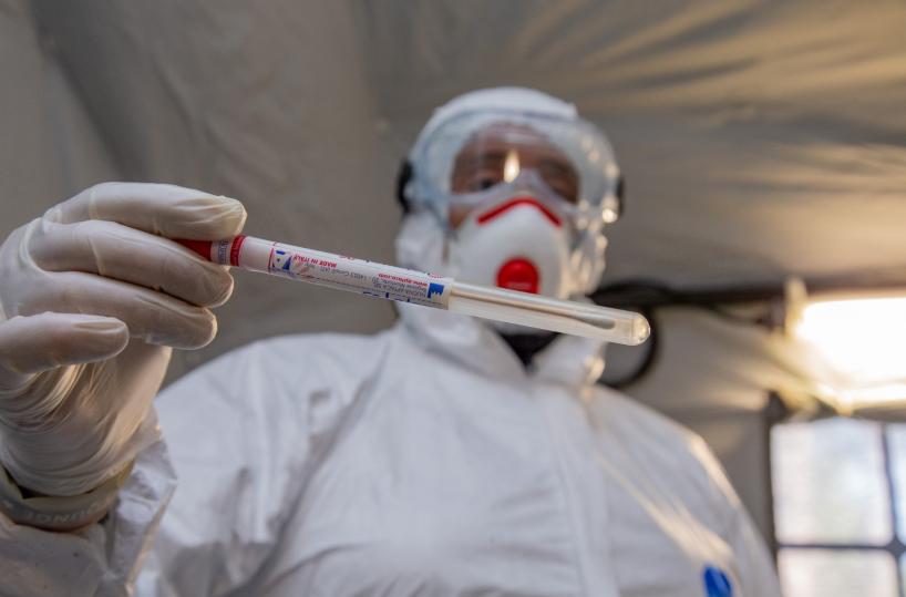 Coronavirus, ecco il piano Rsa della Regione Puglia: tapponi a tappeto e aree Covid 