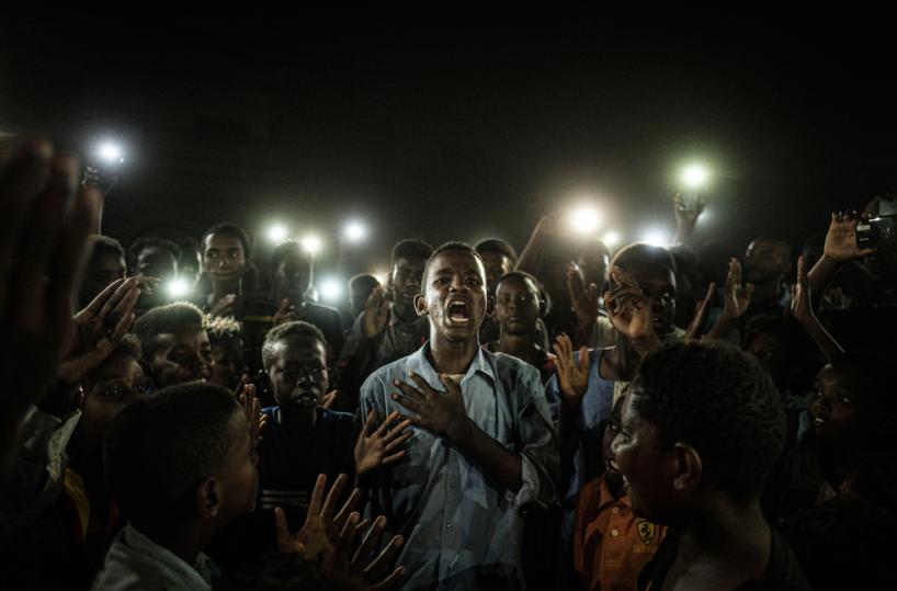 World Press Photo: vince lo scatto del giapponese Yasuyoshi Chiba, premiati anche 6 italiani