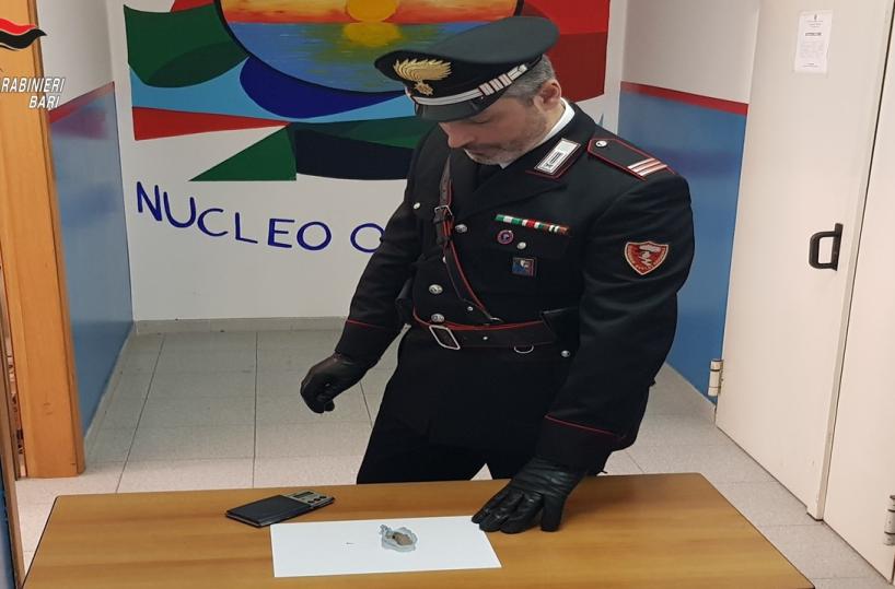 Modugno, scende dal treno ed è bloccato dai Cc: aveva una cipolla di eroina