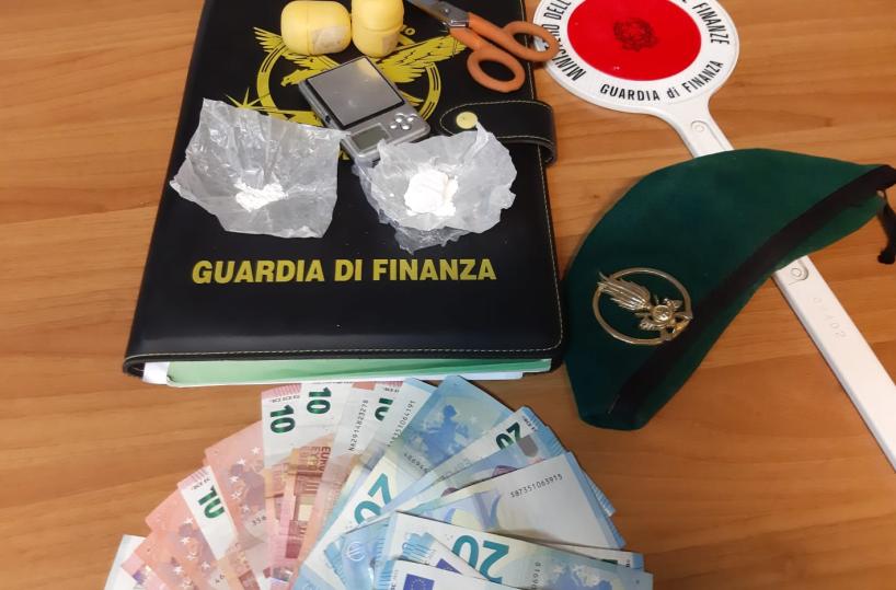 Torremaggiore, violano il Dpcm e girano in auto con cocaina purissima: 2 arresti
