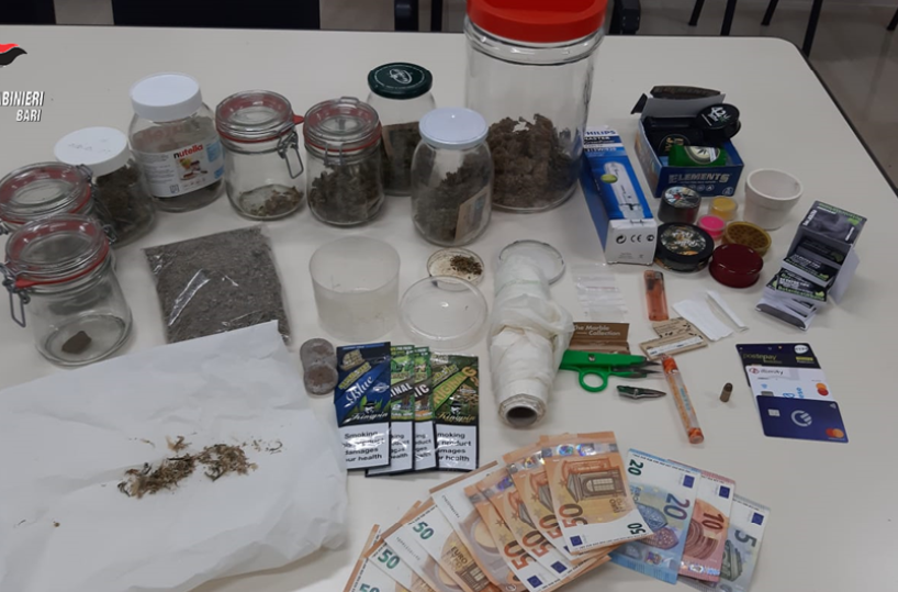 Putignano, in casa hashish e marijuana: arrestato pusher 21enne incensurato