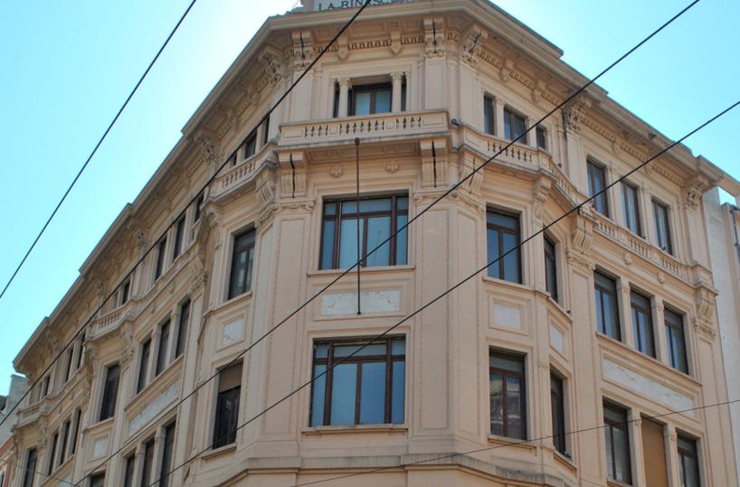 La sede di H&M chiusa tra  via Sparano  e via Piccinni