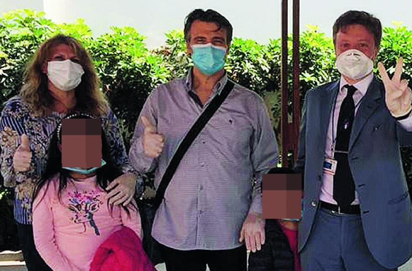 La famiglia Quinto col console di Lima, Paolo Tonini