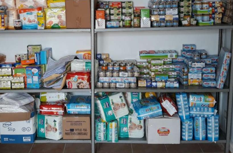Spaventata dal virus si barrica in casa con quintali di cibo e spazzatura: «liberata» dai Vigili del Fuoco nel Leccese