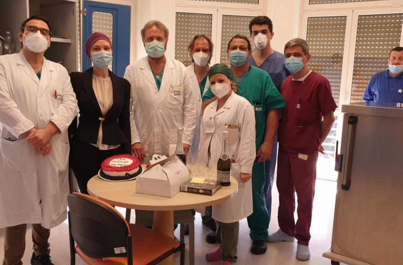 L’équipe  di Radiologia Interventistica e la paziente Rosa Dell’Orco