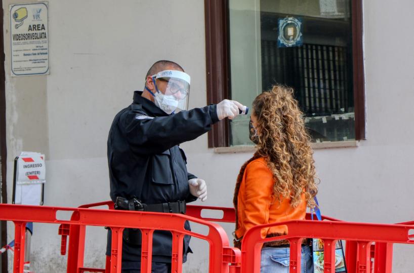 Coronavirus Italia, continuano a calare i positivi: -1513. Altri 236 morti e ​2352 guariti