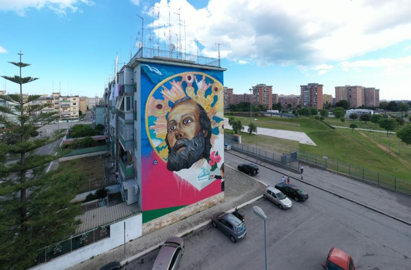Bari, murales di San Nicola al quartiere San Paolo illuminato per festeggiare il patrono