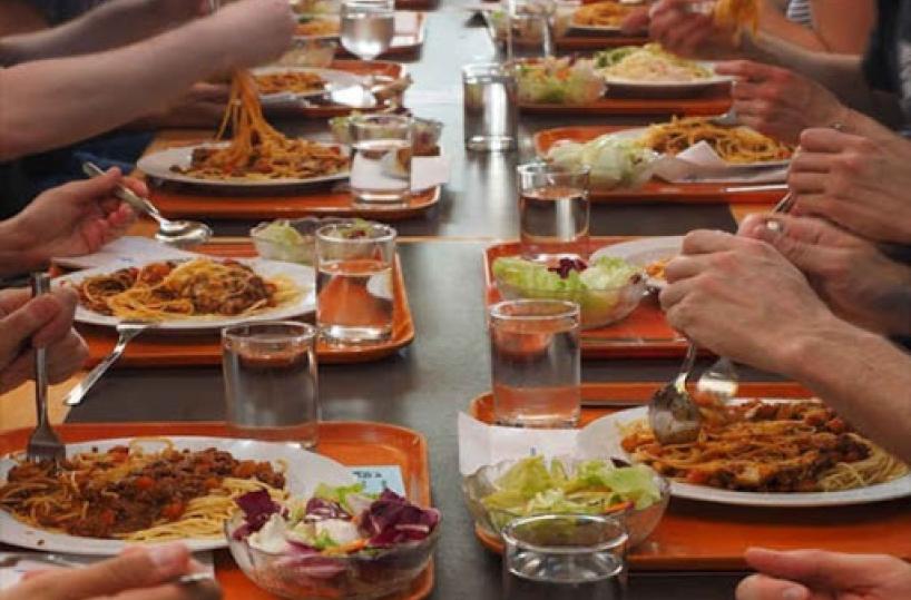 Taranto, le mozzarelle d'oro nell'appalto delle mense della Marina: interviene l'Anac