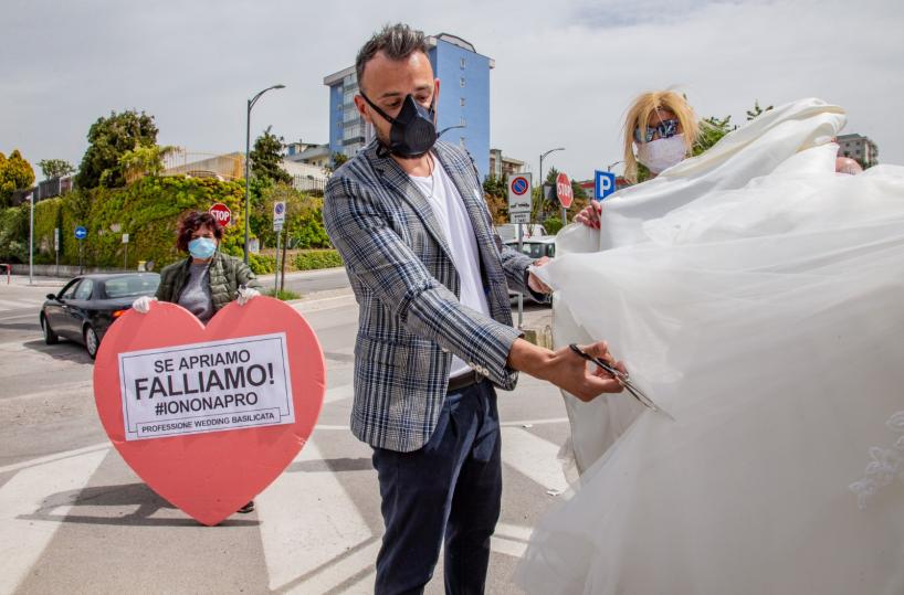 Industria dei matrimoni in ginocchio, domani  sit in a Bari  