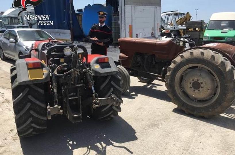 Cerignola, due trattori rubati sequestrati dai carabinieri: denunciato agricoltore