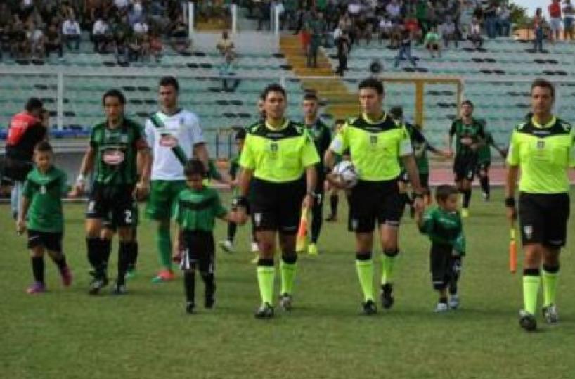 Anche gli arbitri  corrono mai un’attesa così strana