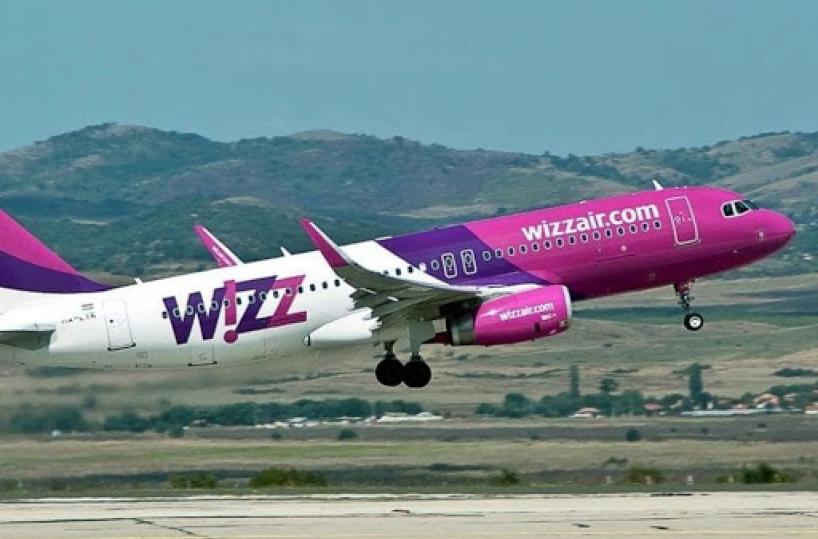 Con il primo volo Wizzair da Sofia, domani «riapre» l'aeroporto di Bari