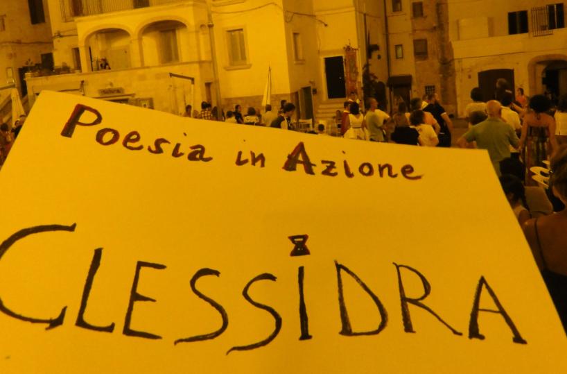 Bari, una «Clessidra» che conta versi da oggi su internet