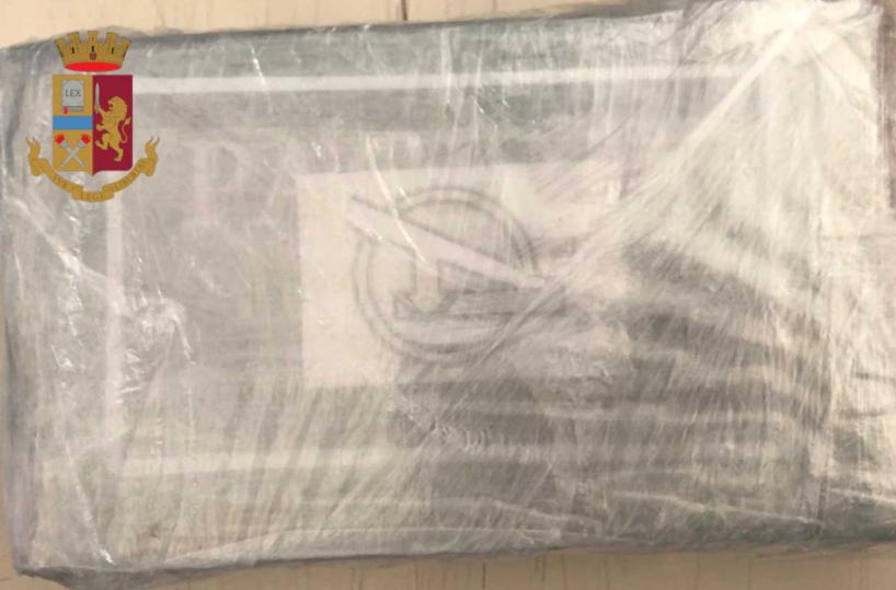 Bari, sotto il logo degli Avengers 1 kg di cocaina: arrestato 30enne
