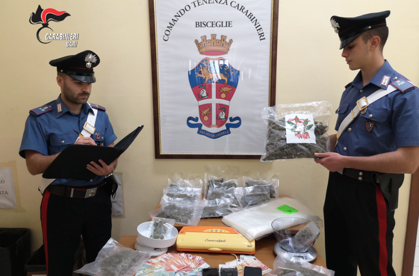 Bisceglie, carabinieri smantellano piazza di spaccio: arrestati in 2 con 1,3kg di marijuana