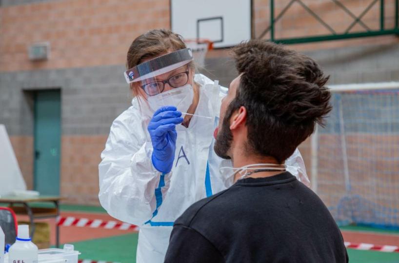 Coronavirus, in Italia +593 contagi. Terapie intensive per la prima volta sotto quota 500. In 24 ore 70 morti