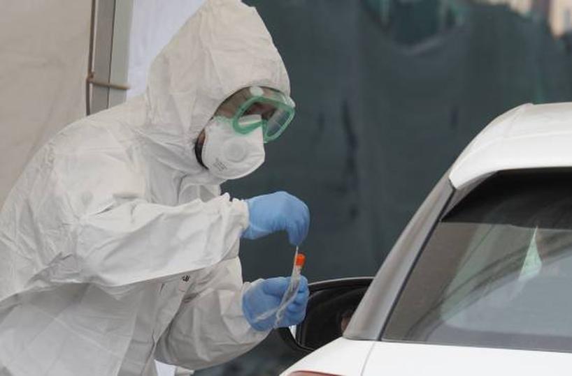 Basilicata, i tamponi si fanno come al «drive-in» a Villa d'Agri