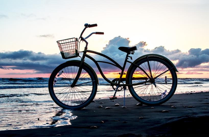 In bici sui mari del Salento: alla scoperta delle 20 spiagge più belle della Puglia