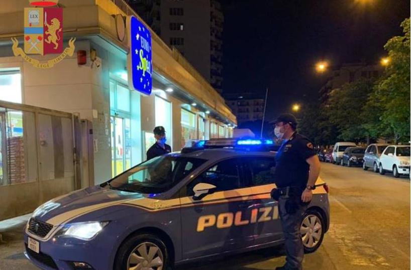 Taranto, prima il colpo all'Eurospin  poi la fuga: 55enne arrestato dalla polizia 