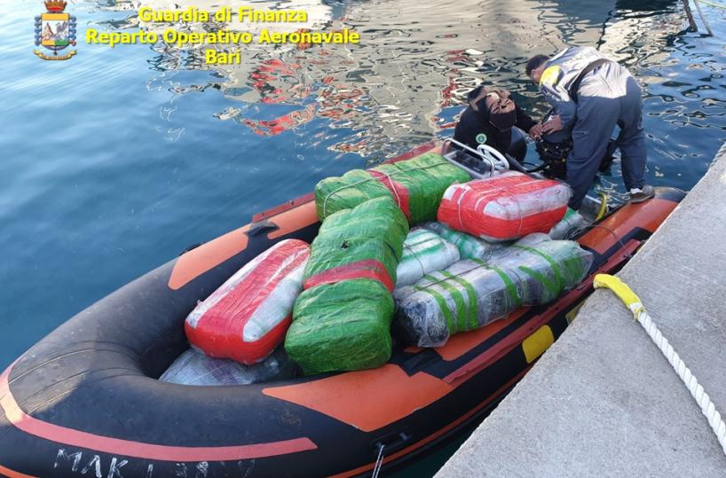 San Cataldo, nel gommone dall'Albania droga per 3 milioni di euro: arrestati 2 scafisti