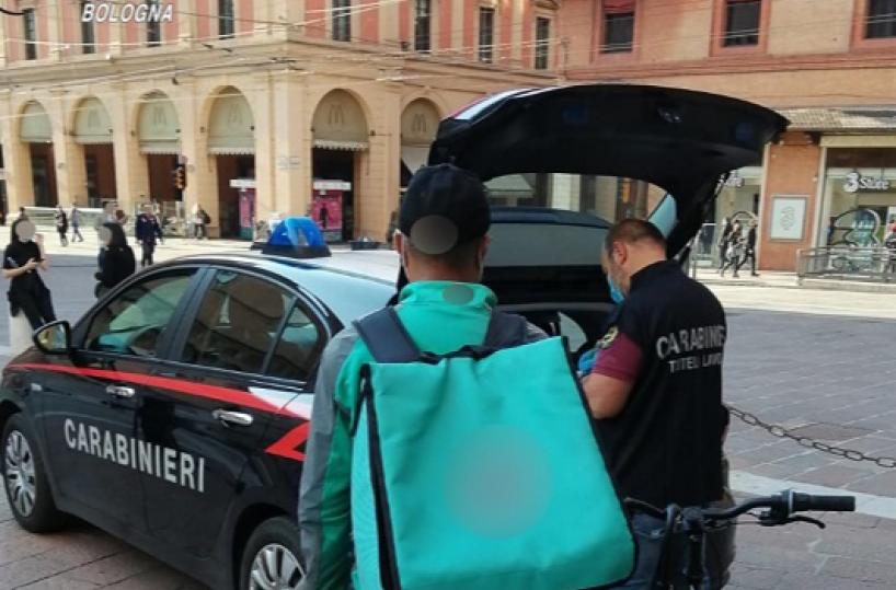 Caporalato tra i ciclofattorini, indagini anche a Bari