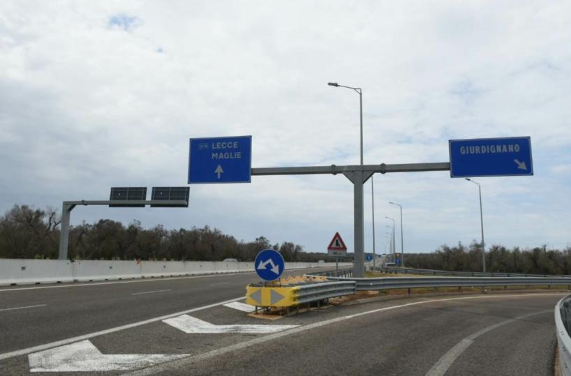 Moto contro auto sulla Maglie-Otranto: muore centauro 47enne