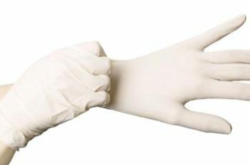Lopalco:  «I guanti? Vanno usati solo in ospedale altrimenti  possono trasmettere infezione»