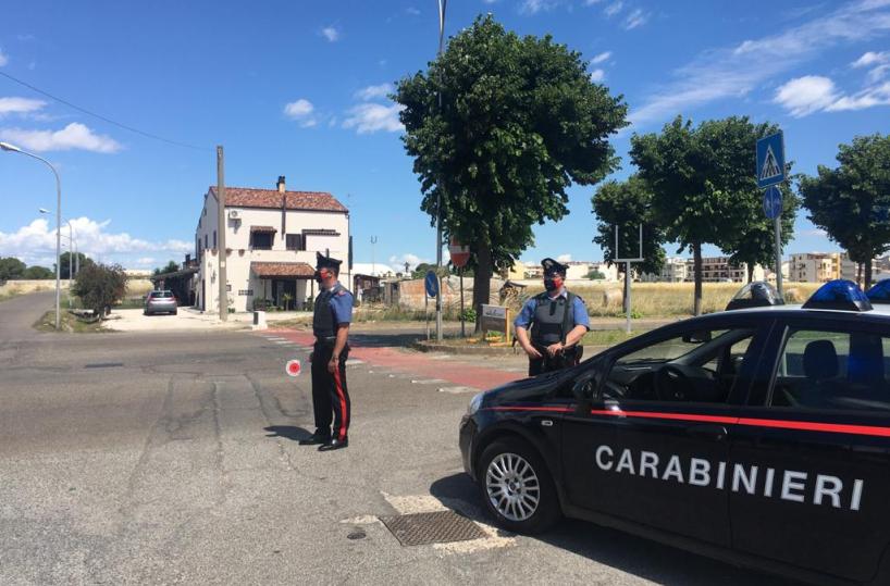 Marconia, sorpresi con 7 quintali di albicocche rubate poco prima: 3 denunce