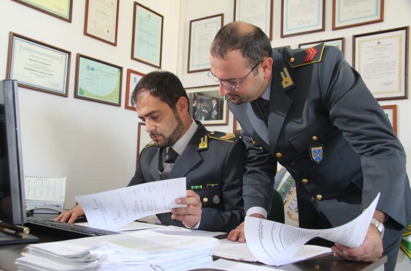 Per dare le protesi a Lecce mazzette e caciotte
