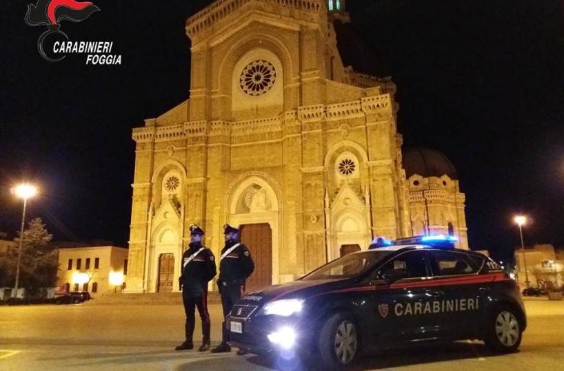 Cerignola, minaccia di morte la madre per soldi e aggredisce i Cc: in cella