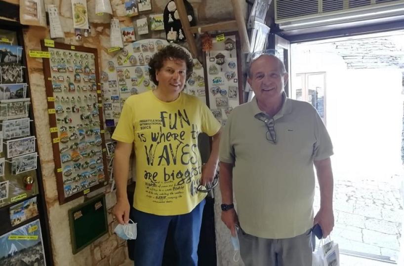 Alberobello, Giancarlo Magalli a spasso tra i trulli