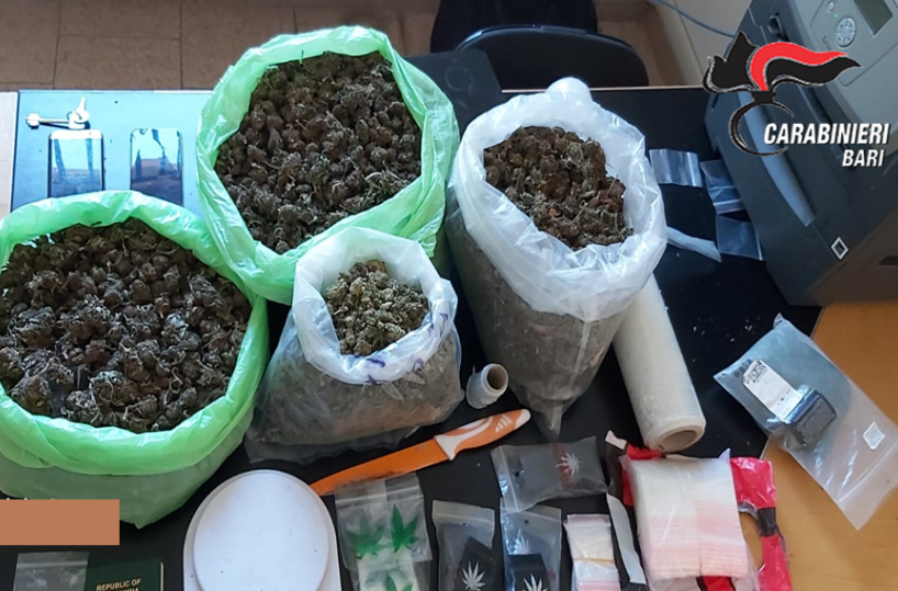 Bari, in casa con 3kg di marijuana e hashish: due arresti