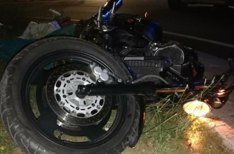 Campi Salentina, si schianta con la moto contro albero: muore 42enne
