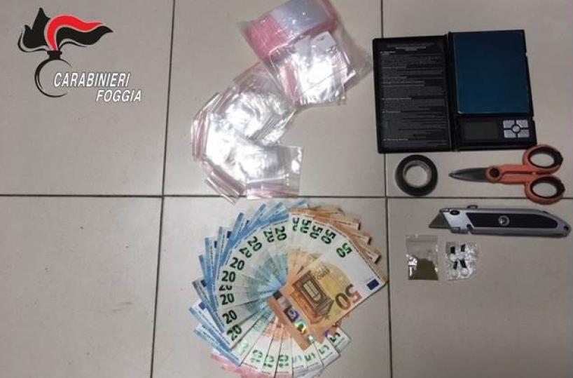 Cerignola, pusher getta la droga in una stufa a legna accesa nonostante il caldo: arrestato 22enne 
