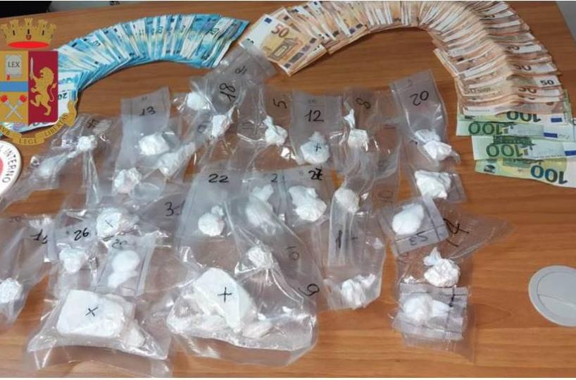 Taranto, armi e mezzo chilo di cocaina: tre arresti della Polizia 