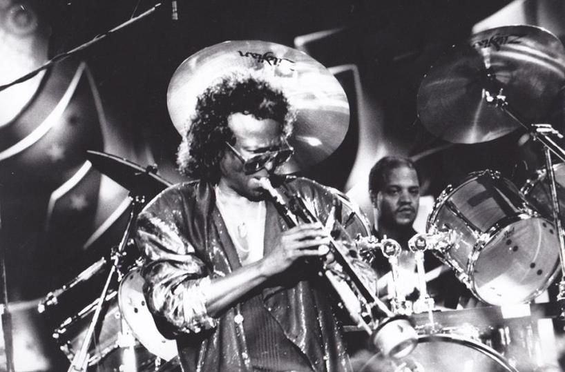 La volta che Miles Davis incantò la notte barese con la sua tromba rossa