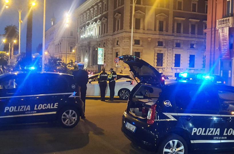 Movida a Bari, parcheggio selvaggio e mancata precedenza ai pedoni: raffica di multa