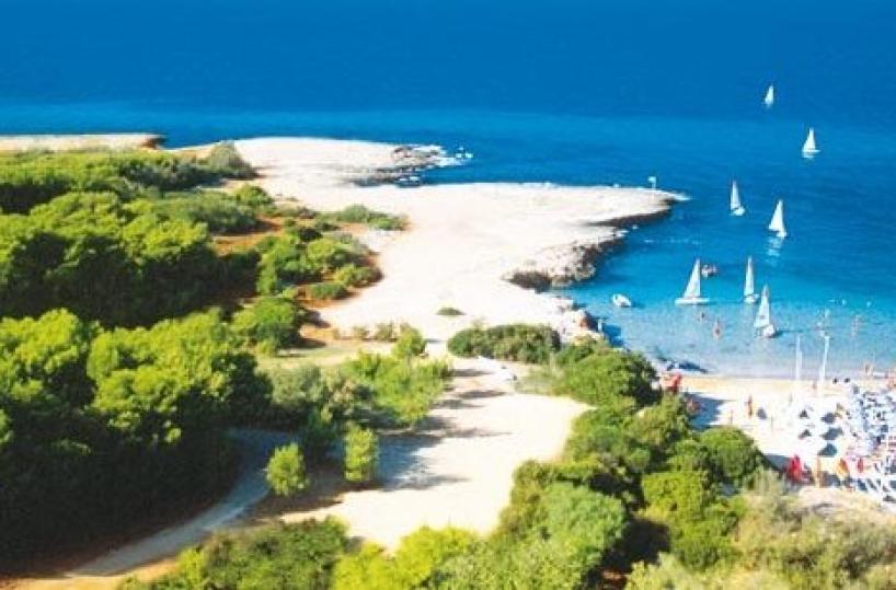 Brindisi, spiagge brindisine prese d'assalto dai bagnanti