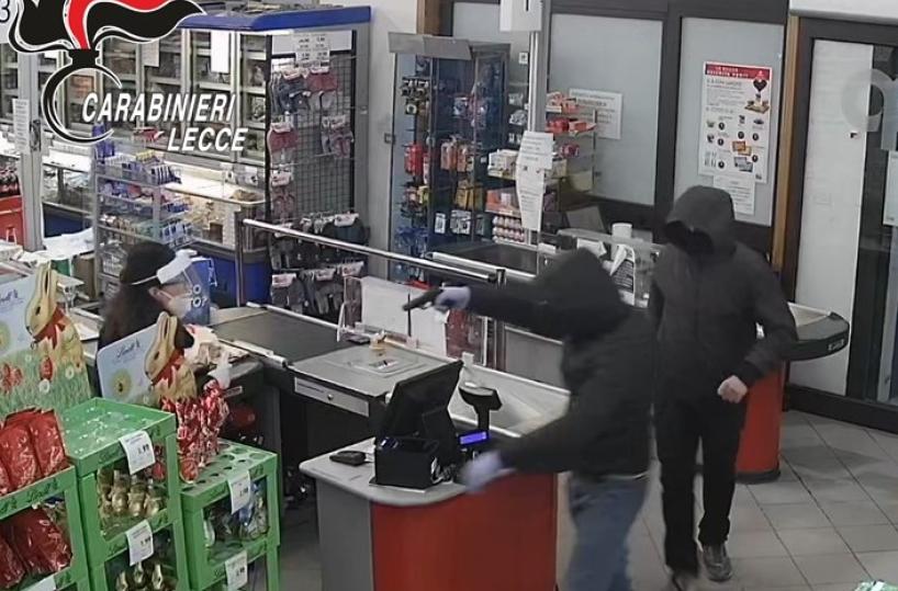 Rapinarono supermercato a Monteroni: cc arrestano due persone