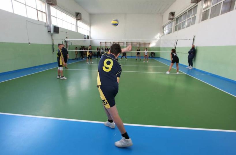 «I Comuni obblighino i presidi a riaprire le palestre scolastiche»