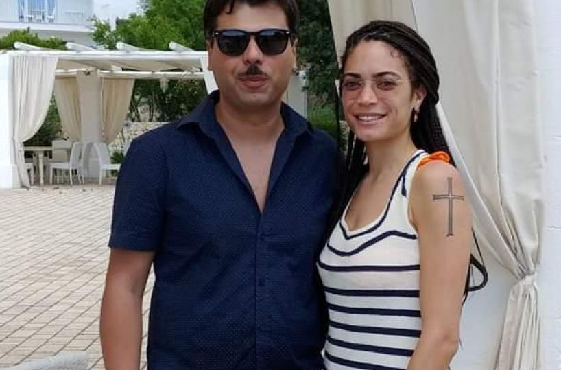 Puglia mondana e scintillante, Elodie paparazzata a Monopoli