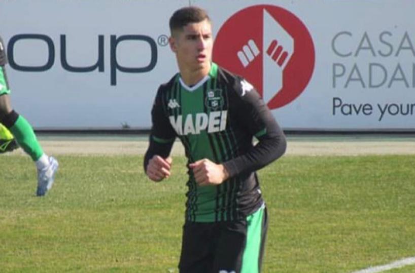 Bari, il debutto sul campo di serie A di Giacomo Manzari con la maglia del Sassuolo