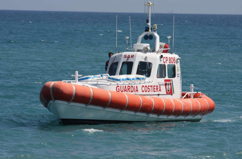 Lecce, ripescato cadavere in mare: potrebbe essere quello di un 58enne allontanatosi da casa