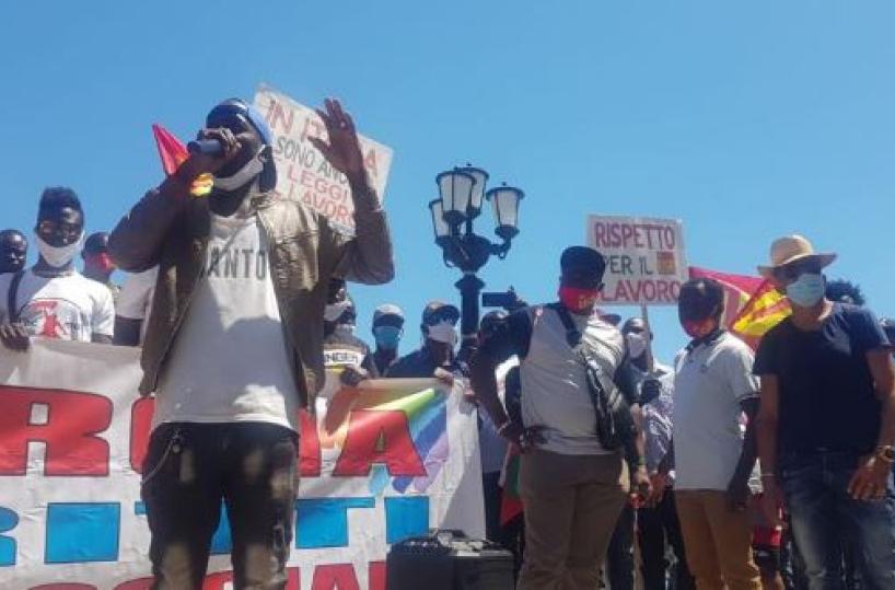 Bari, protesta braccianti agricoli davanti sede della Regione 