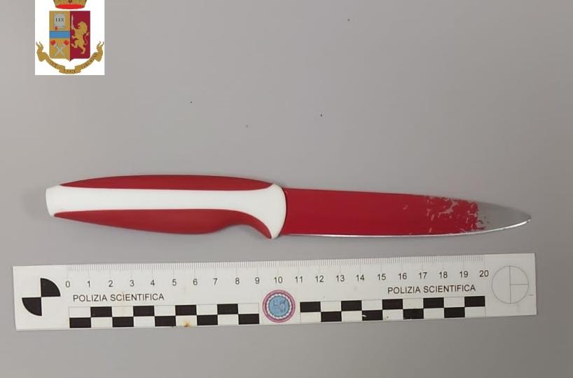 Matera, picchia la moglie e la insegue con un coltello: arrestato