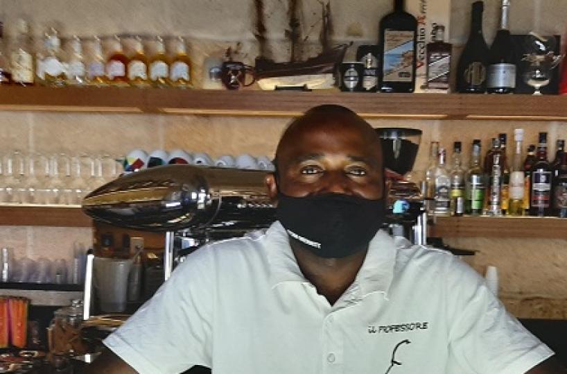 Gioia del Colle, il barista camerunense confessa «Senza la Gazzetta non so stare»